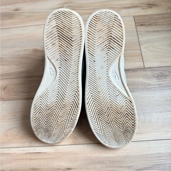 Nike Black and White High-Top Sneakers size 9.5 - Picture 4 of 8